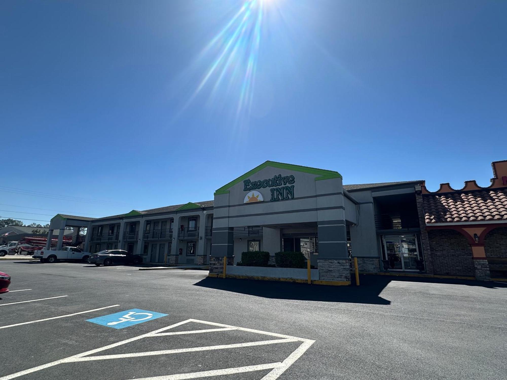 Executive Inn Locust Grove By Capital O Exterior foto